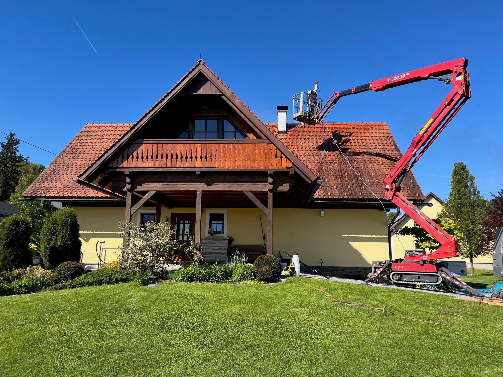 Dachreinigung &ndash; Ergebnis nach professioneller Reinigung