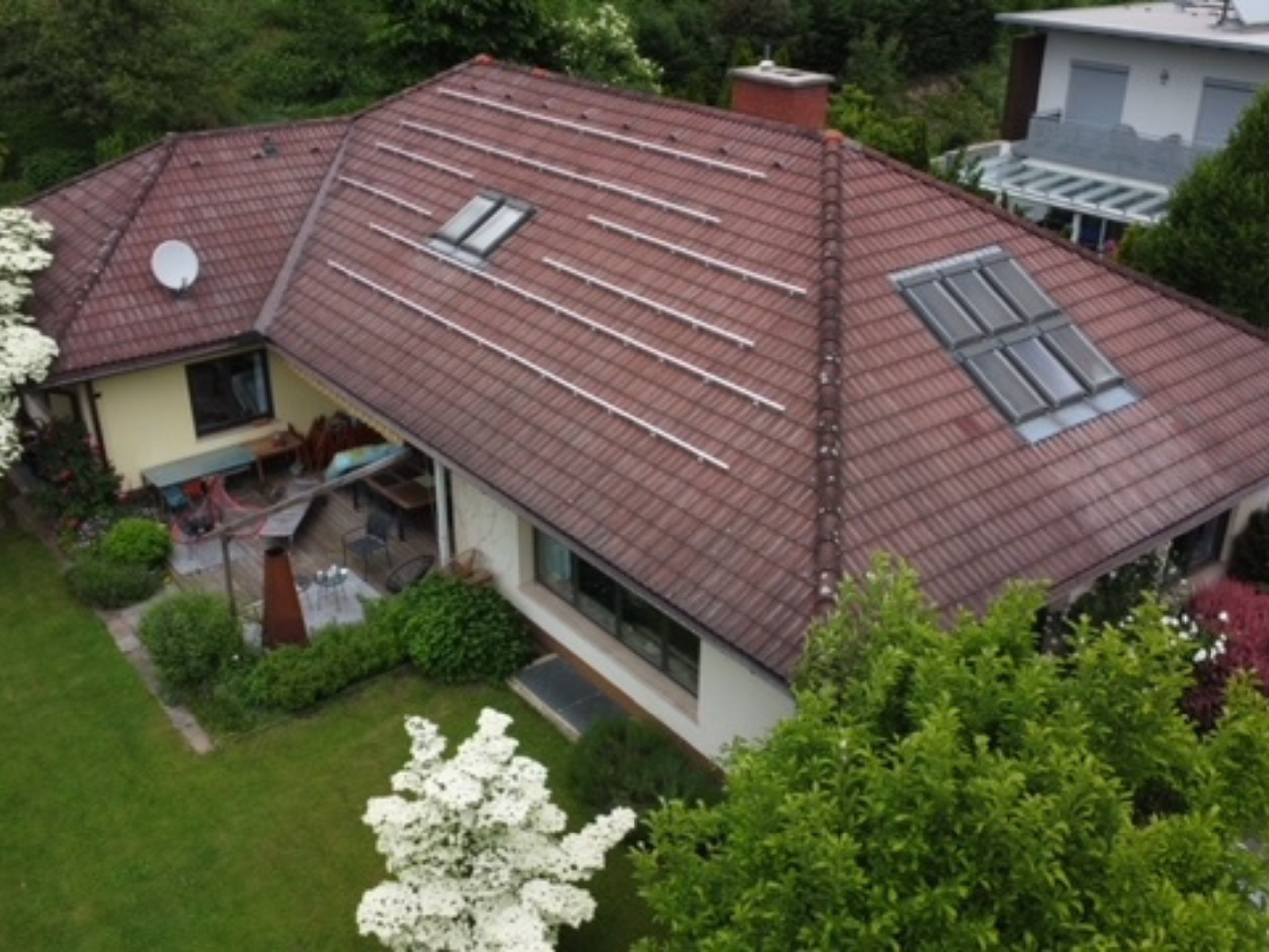 Hausdach vor der Reinigung